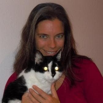 dr. jennifer coates, veterinary medicine. fully vetted, daily vet, animal doctor, laser eye cat